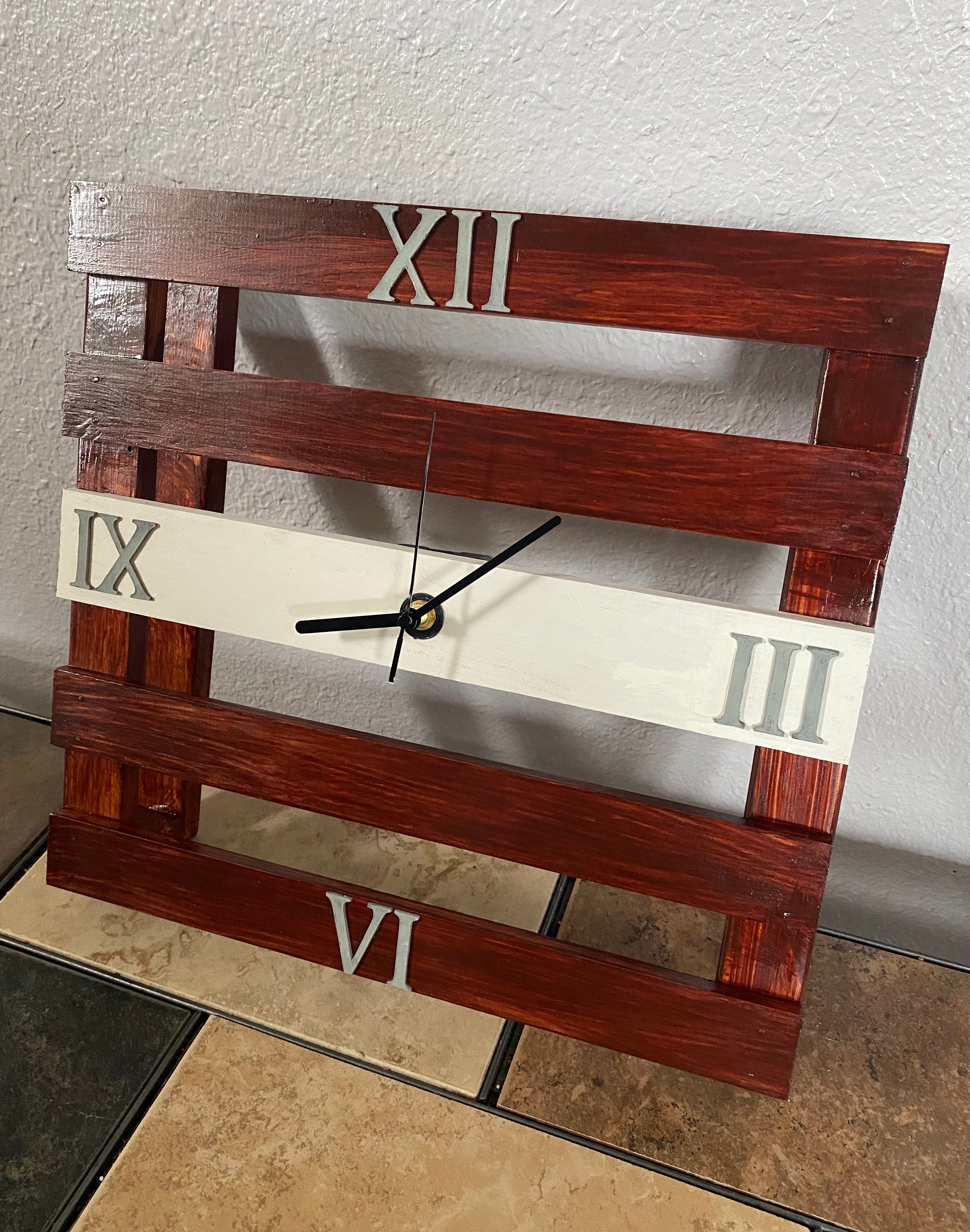 Plate pallet clock