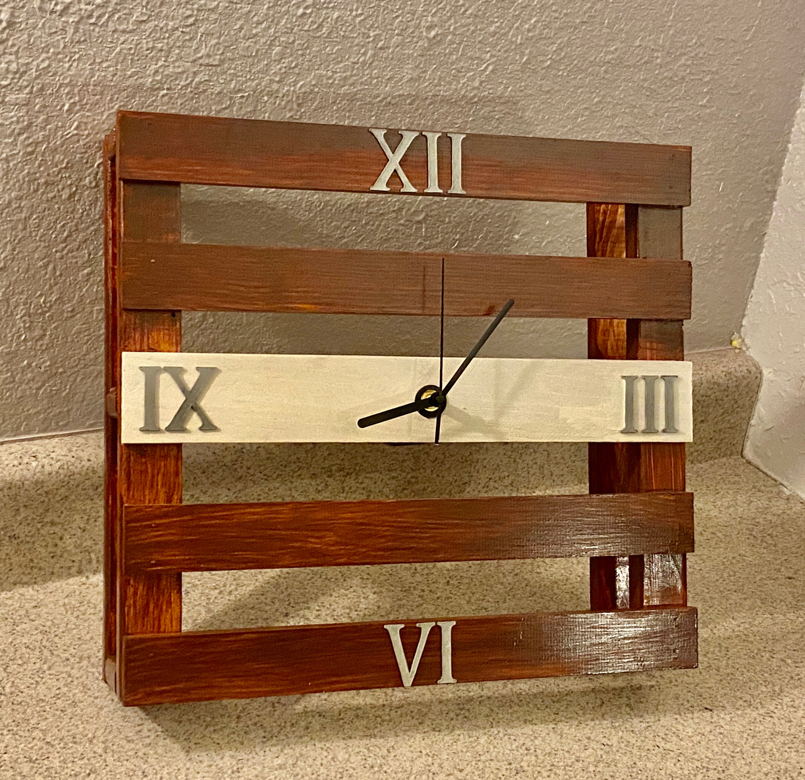Plate pallet clock – Kravtic